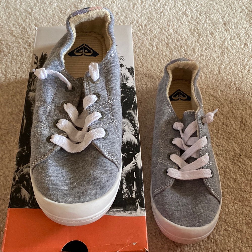 Women Roxy Sneakers Gray New